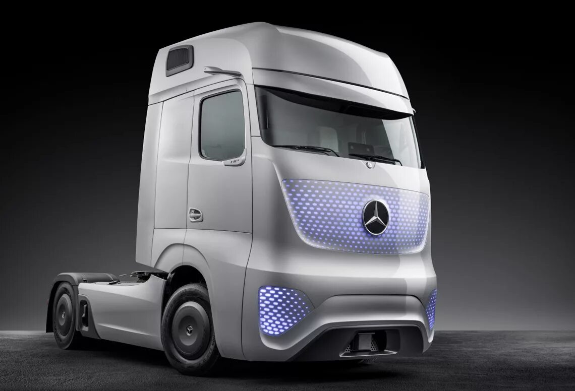 Грузовой автомобиль mercedes. Mercedes-Benz Future Truck 2025. Mercedes Benz 2025. Mercedes Benz Actros Truck 2025. Mercedes Benz Actros 2025.