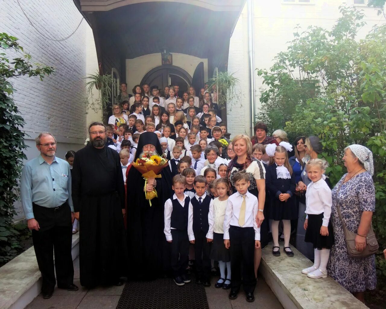 Школа при андреевском монастыре. Гимназия при андреевском монастыре. Андреевский монастырь школа. С днем рождения школа. Андреевский монастырь школа.