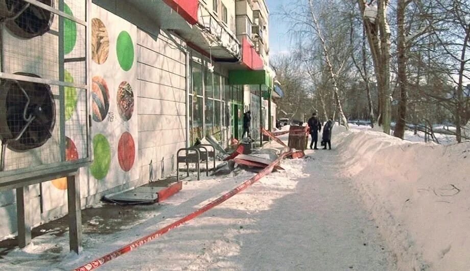 Упала вывеска. Нижегородка Пятерочка. Ул Сергея Тюленина 4 Нижний Новгород. Нижний Новгород, улица Сергея Тюленина, 20а.