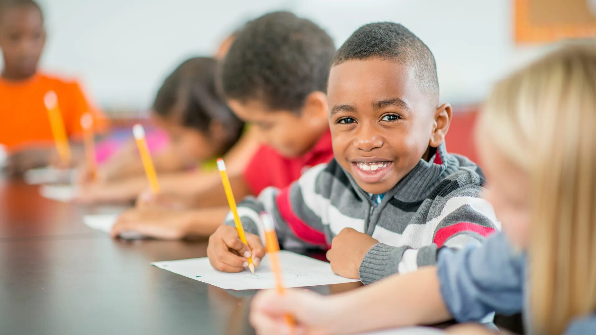 Начальное образование. School children. African students in School. African children in class studying. Work elementary