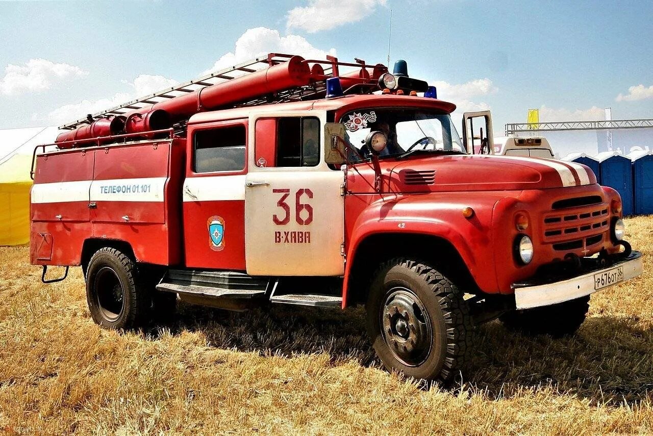 Пожарный автомобиль пнс. ЗИЛ АЦ 40. ЗИЛ 130 АЦ-40 63б. ЗИЛ 130 пожарка автоцистерна. ЗИЛ 131 АЦ 40.