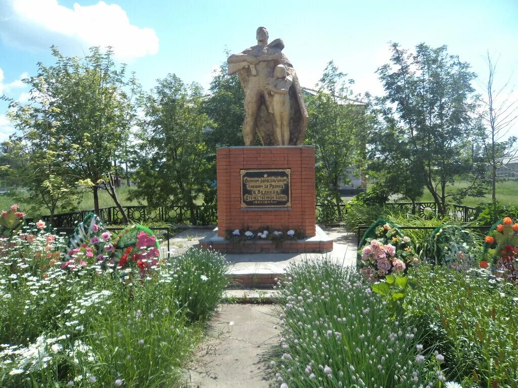 Погода алтайский край тамбовский романовский. Село Романово Алтайский край Романовский район. Поселок Тамбовский Алтайский край Романовский район. Мемориальный комплекс Романовского района Алтайского края. Романово Алтайский край мемориал.