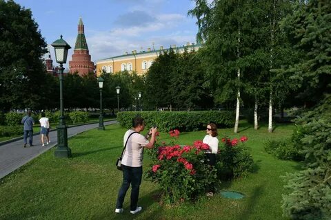 Александровском саду песня