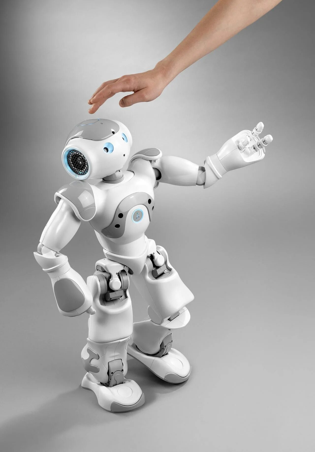 Robot dreams 2023. Nao (Aldebaran Robotics).. Робот nao. Эмоции робота. Робот с чувствами.