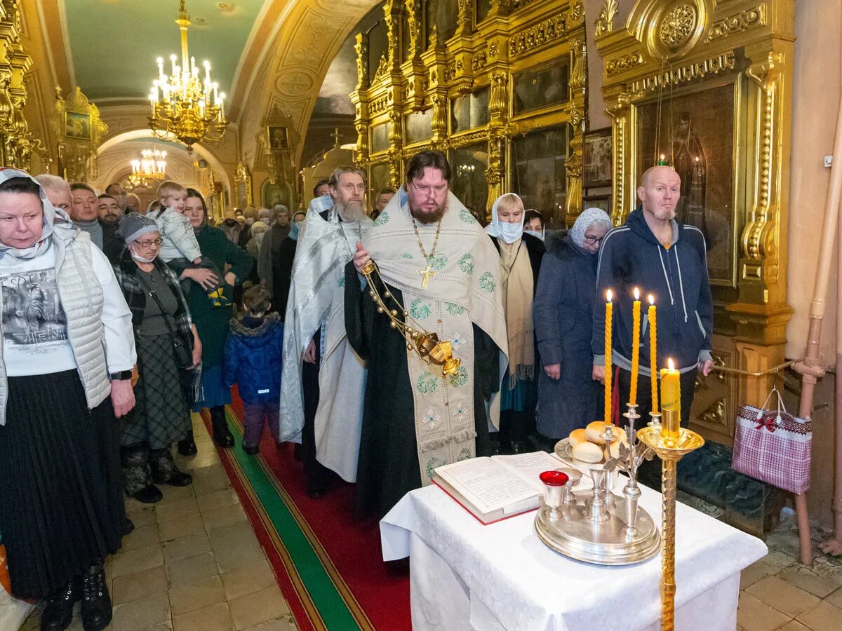 рождество 07. служба в храмах на рождество 7 января. служба в храмах на рождество 7 января. служба в храмах на рождество 7 января. рождественское богослужение введенский собор чебоксары 2023.