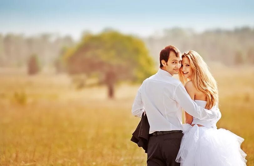 дед молодожен. свадебная фотосессия с гостями. сватовство обряды казаков кубани. молодожены в парке. свадьба фотосессия.