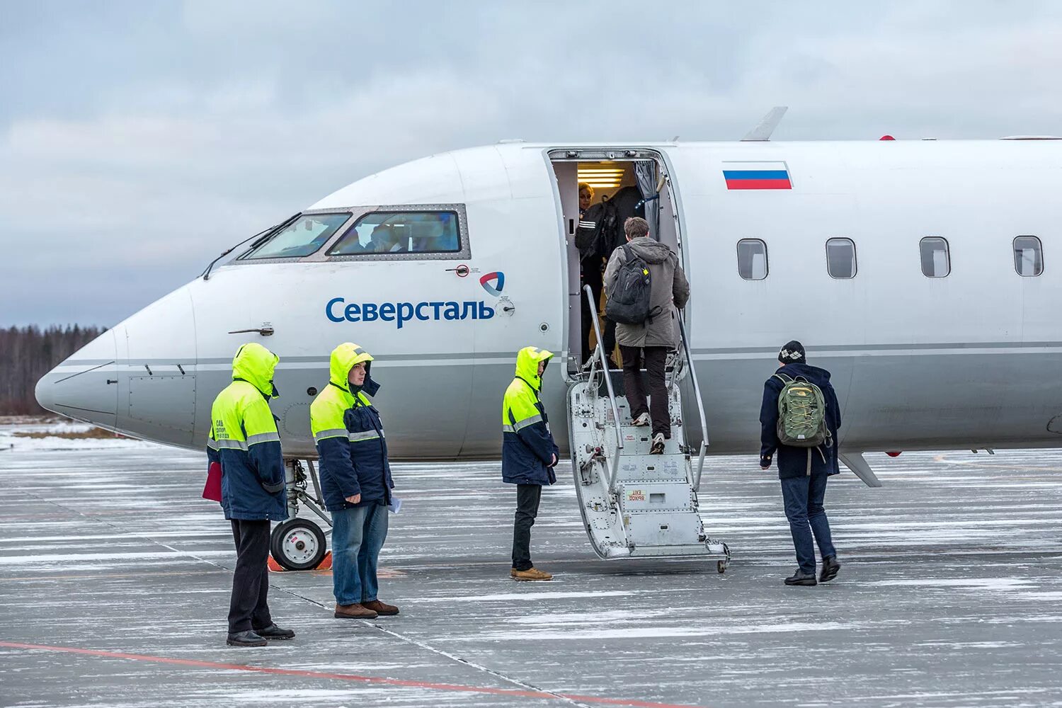 Сайт аэропорта череповец северсталь. Северсталь авиа аэропорт Череповец. Bombardier crj200 Северсталь авиа. CRJ 200 самолет Северсталь. Самолеты Северсталь Петрозаводск.