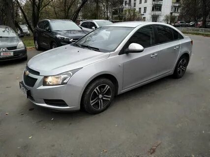 Серебристый шевроле