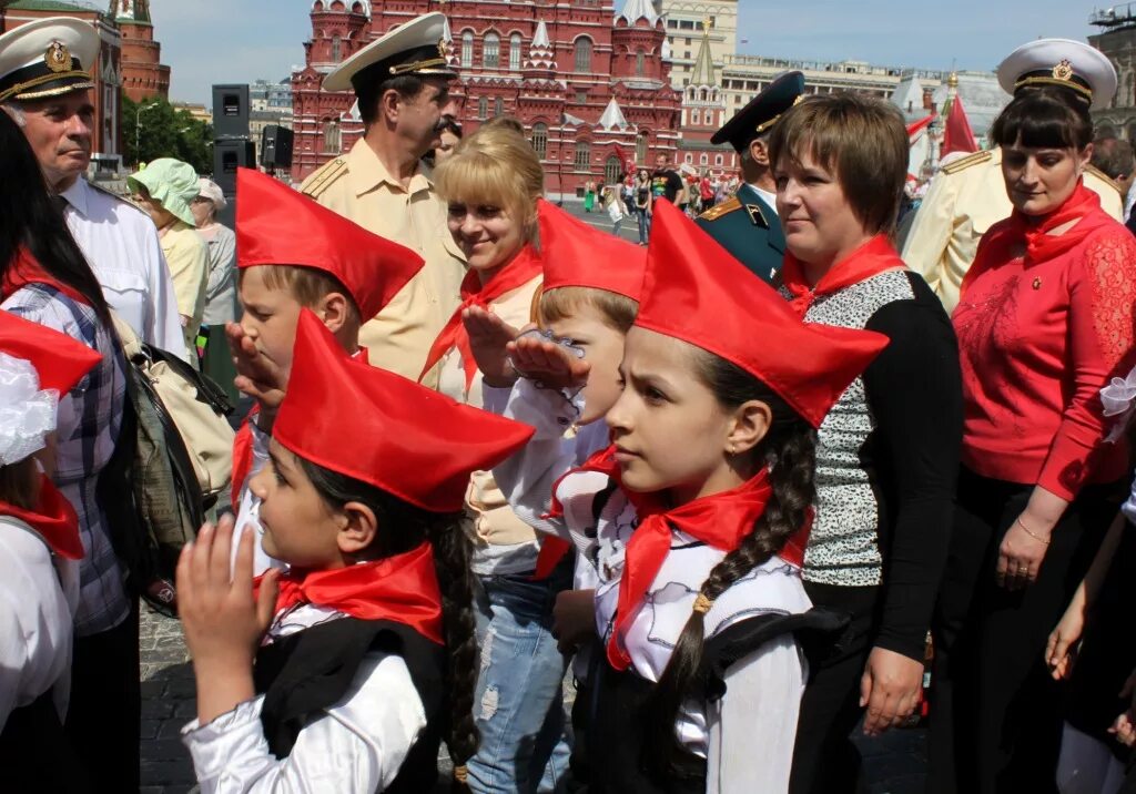 19 мая 2012. 19 Мая праздник пионерии. С праздником пионерии. День пионерии с праздником. День пионерии фотографии.