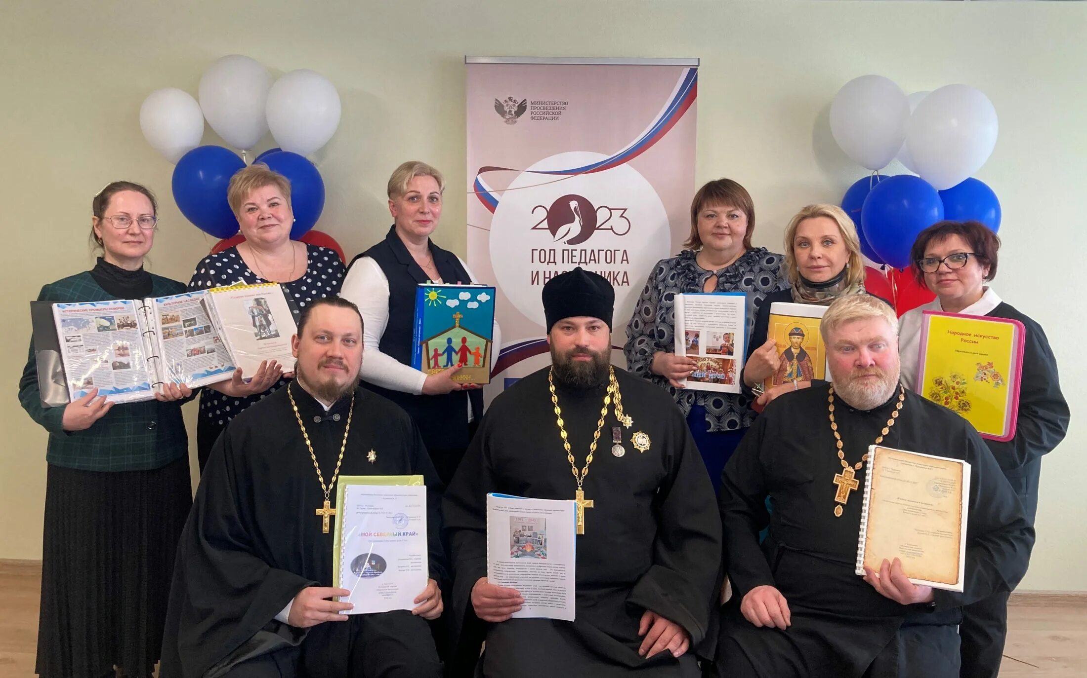 За нравственный подвиг учителя логотип. Конкурс за нравственный подвиг учителя 2023. Учитель. Стартовал всероссийский конкурс «за нравственный подвиг учителя». За нравственный подвиг учителя 1 тур.