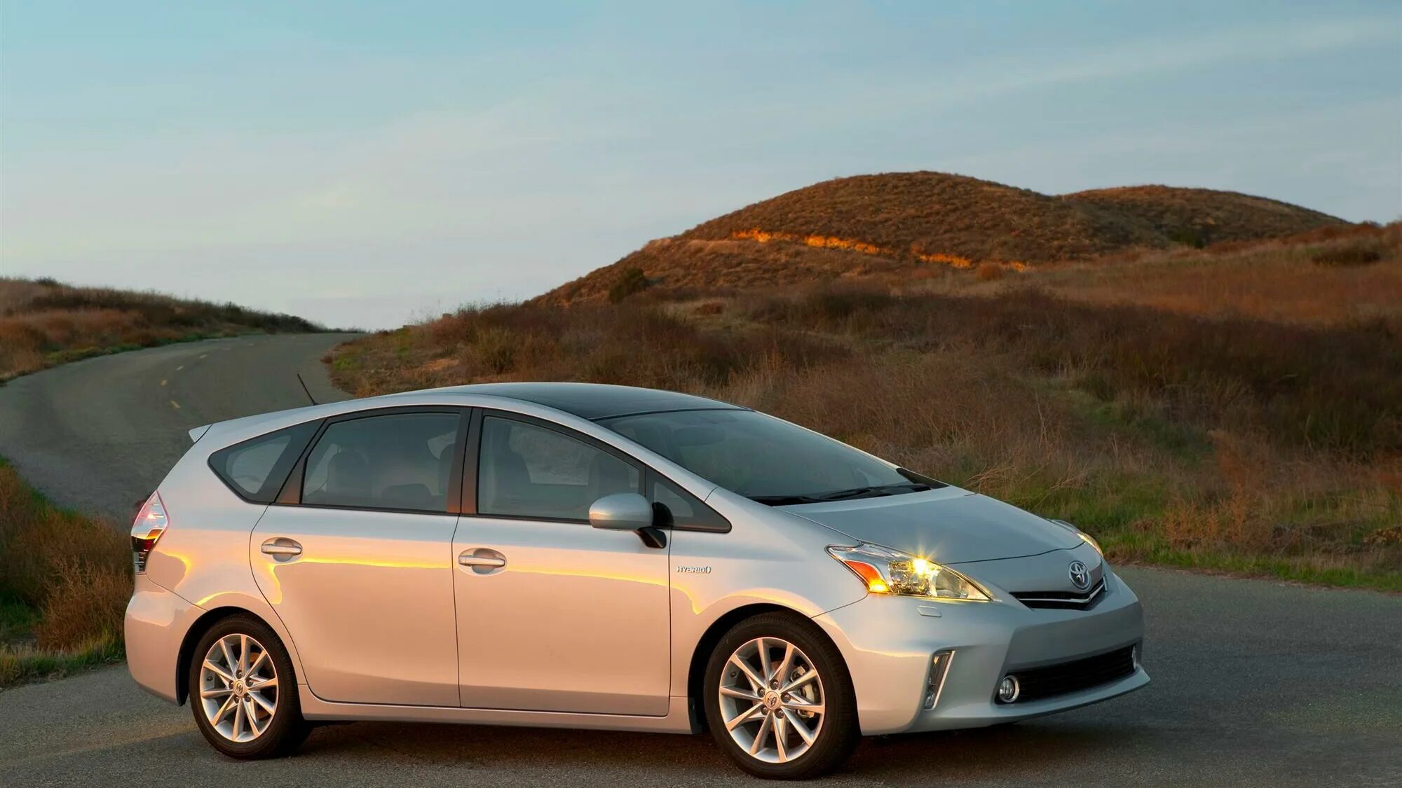 Тойота приус гибрид 2009. Toyota prius 55 кузов. Тойота приус гибрид. Toyota prius 2012. Toyota prius hybrid 2011.