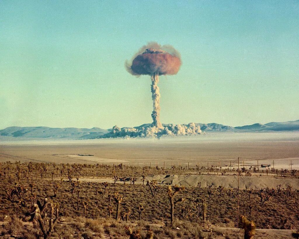 Фотки ядерного взрыва. Ядерный полигон сша. Фотки ядерного взрыва. Фотки ядерного взрыва. Атолл бикини ядерные испытания.