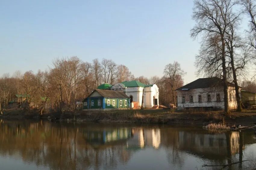 Красный холм рязанская. Храм красный холм рязанская область. Крестовоздвиженский храм красный холм. Красный холм шиловского района. Крестовоздвиженская церковь красный холм рязанская обл.