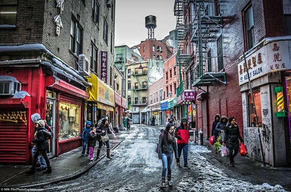 Haji lane. Уютная улица города. Индия варанаси улицы. Улица инди. Фон ночной город эстетика.