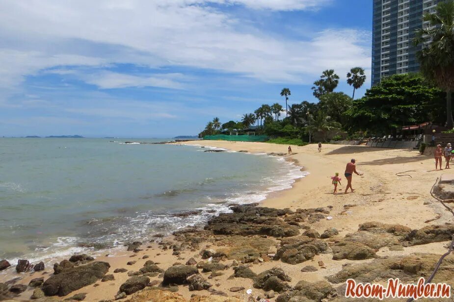Бамбуковый пляж паттайя. Bamboo village 4 вьетнам муйне. Бамбук на пляже. Bamboo village beach resort & spa. Набережная санур бали бич клаб.