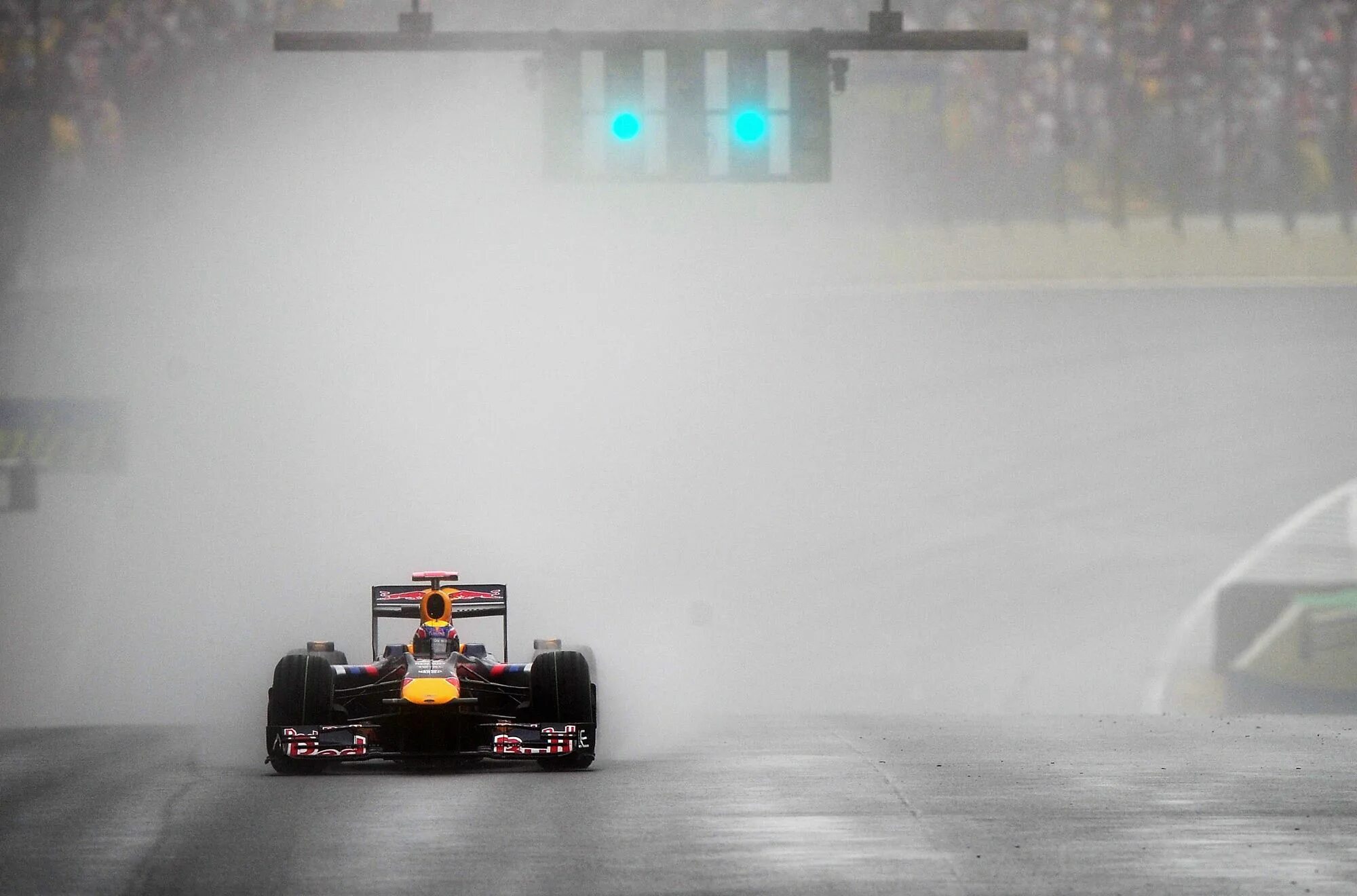 F1 Rain. F1 2009 Rain Tyres. Rain f1 car. Формула 1 дождь.
