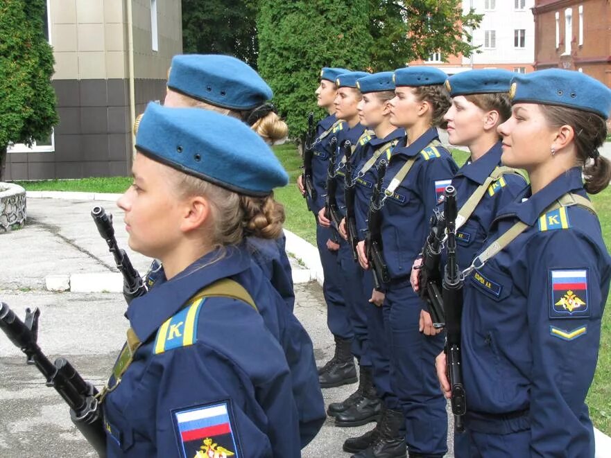 Училища после 11 класса для девушек. Военный колледж. Присяга рввдку 2016. Военная медицинская академия кирова для девушек после 11. Курсанты военного училище рввдку.