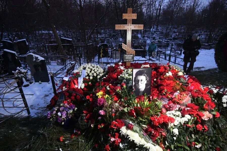Умер 26.10 2023. Градский кладбище могила. Могила Градского на Ваганьковском кладбище.
