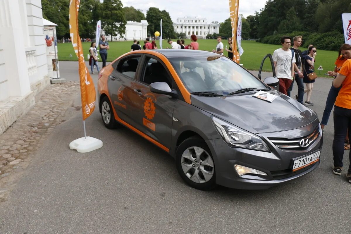 Chery каршеринг. Каршеринг Ниссан Альмера. Делимобиль машины. Каршеринг в Санкт-Петербурге. Каршеринг санкт петербург цены 2024