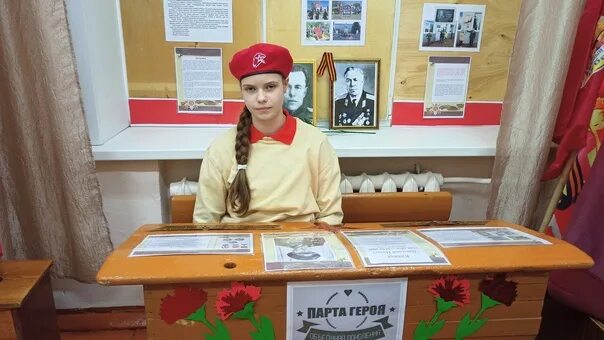 Оформить парту героя. Парта героя. парта героя в школе о герое. парта героя в школе как оформить.