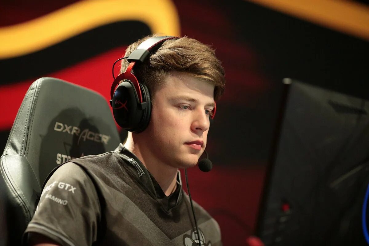 Faze clan complexity. Джастин JKS Сэвэйдж. JKS КС го. JKS g2 КИБЕРСПОРТСМЕН. JKS CS go g2.