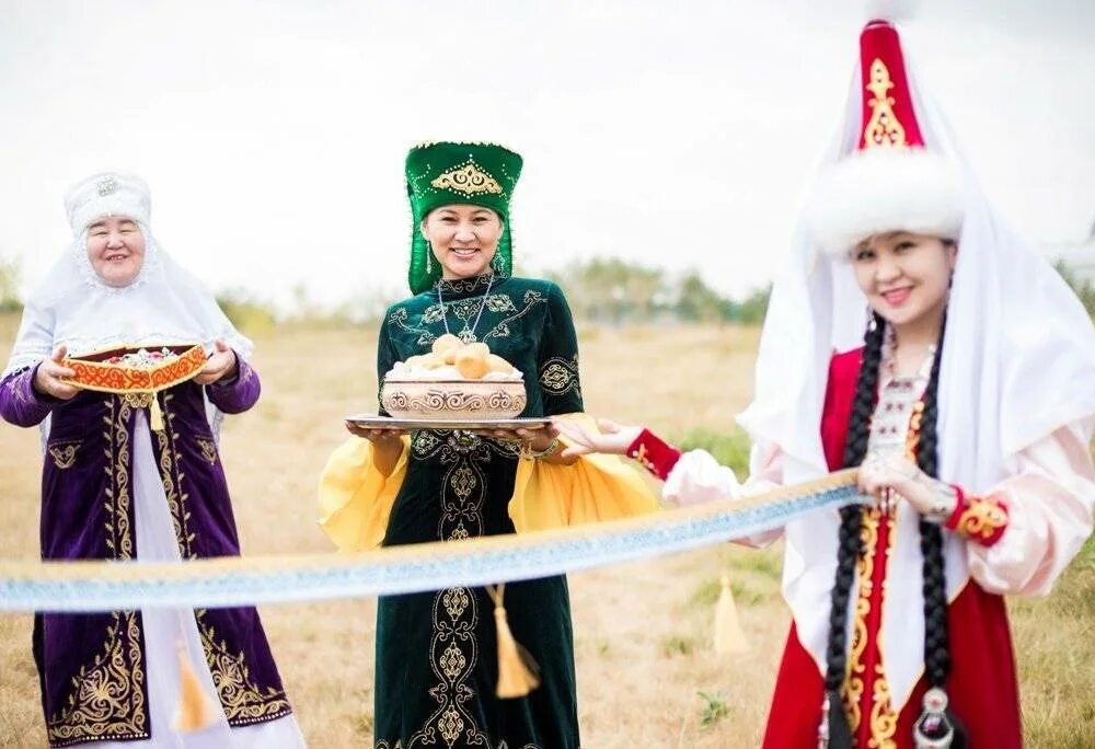 Казахская свадьба на казахском языке. Сватовство у казахов. Калым казахская традиция. Сватовство невесты у казахов. Татаро казахская свадьба.