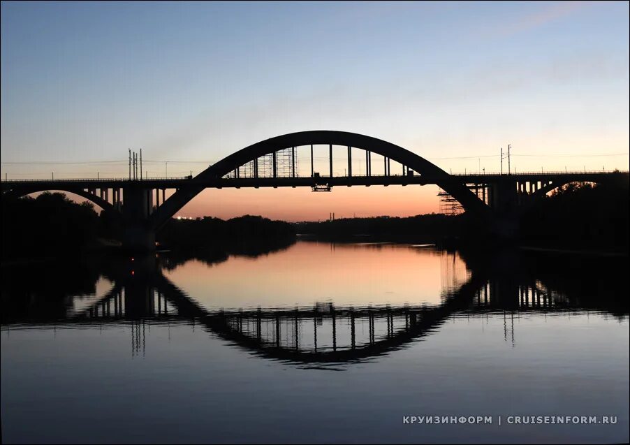 Самый длинный пешеходный мост. Воскресенск пешеходный мост через москва-реку. Воскресенском мосту. Воскресенском мосту. Афанасьевский мост в воскресенске.