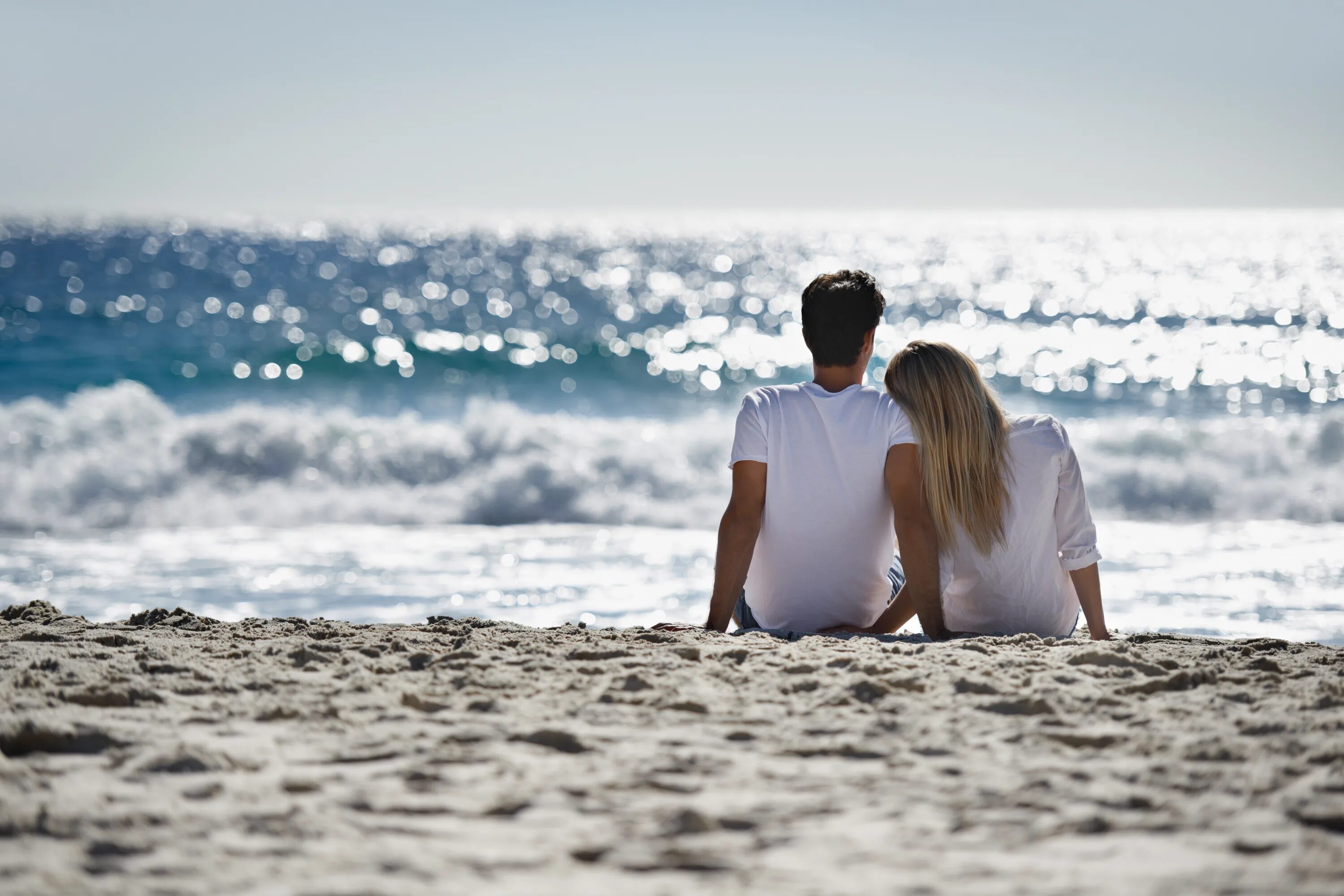 Романтика 7. Lovers Seaside. Loving Sea. Couple Date in Beach. Enjoy this Beach couple.