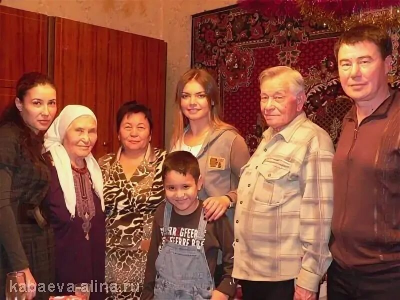 Родители алины и юры на семейном. Отец алины кабаевой отец. отец кабаевой фото.