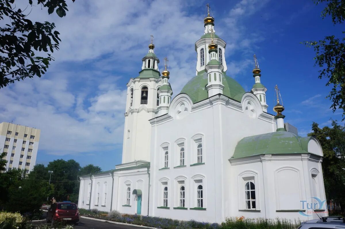 Церкви тюмени. Знаменский кафедральный собор тюмень. Достопримечательности тюмени спасская церковь. Достопримечательности тюмени спасская церковь. Церковь на челюскинцев тюмень.