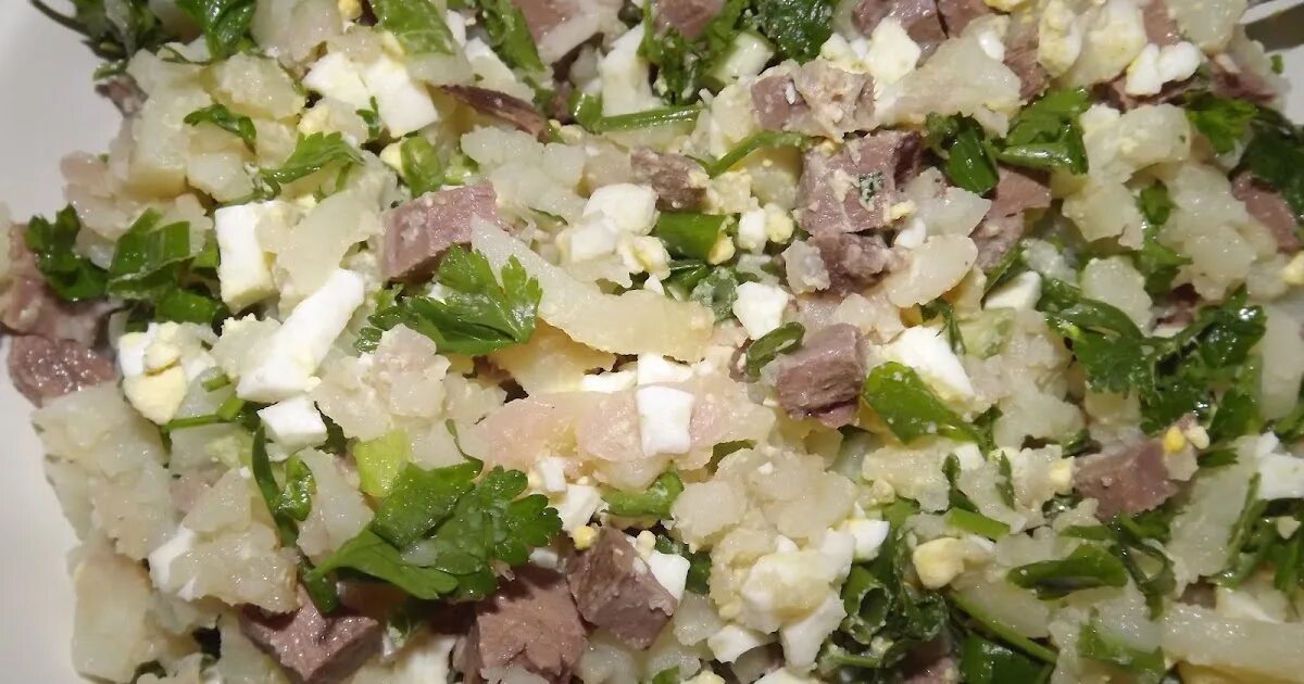 Салат с сердцем говяжьим. Салат из говяжьего сердца с солеными огурцами. Сердце говяжье с солеными огурцами рецепт. Салат из сердца говядины. Салат с сердечками утиным.