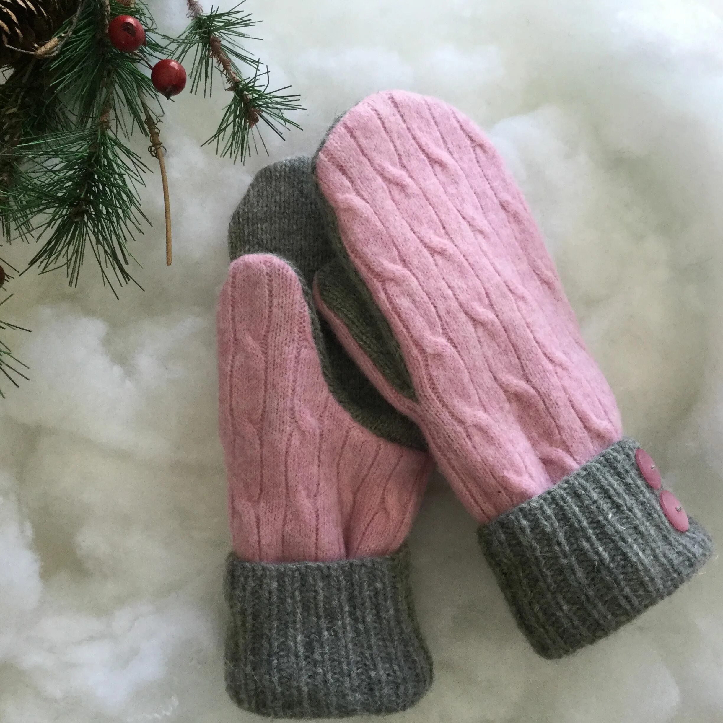 Старые варежки. Варежки из старых свитеров. Рукавицы старинные. Рукавицы из свитера. Варежки из старых свитеров.