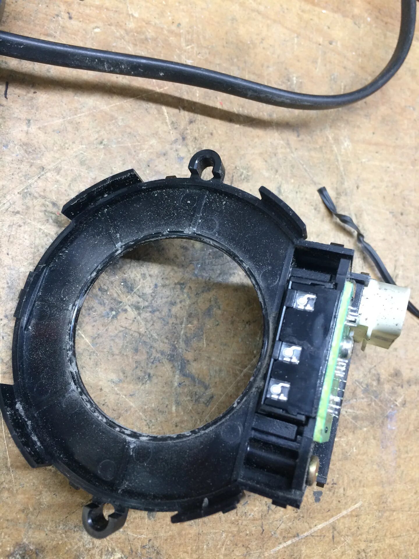 Ошибки бмв х3 е83. Датчик руля ленд крузер прадо 150. Неисправность датчика угла поворота. Датчик угла поворота мерседес w204. Bmw e83 ошибки.