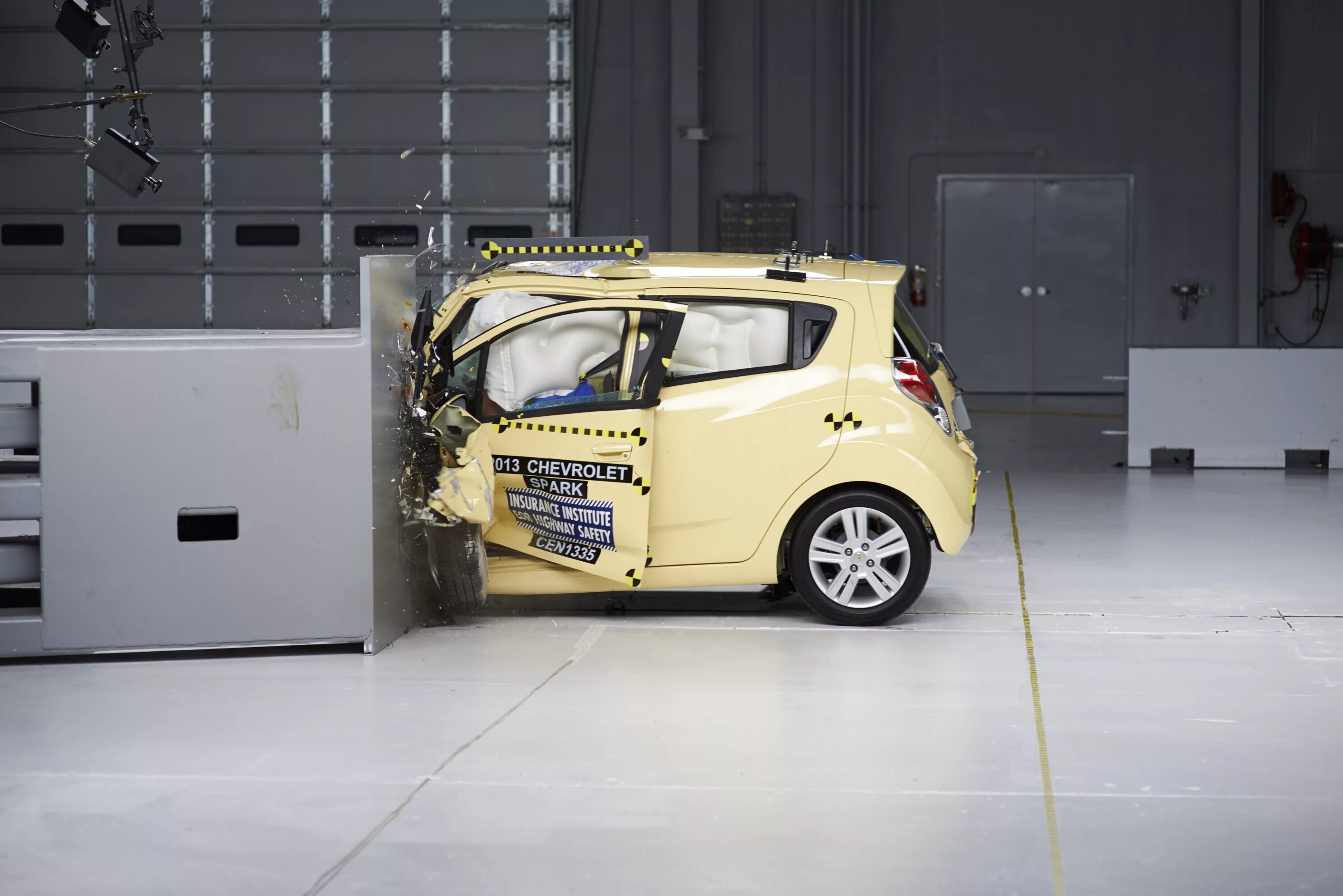 Краш тест скорости. Шевроле Спарк краш тест. Chevrolet Spark 2018. Chevrolet Malibu 2013 crash Test. Car crash Test.