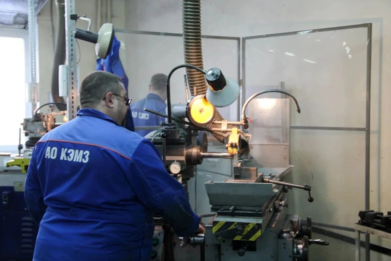 Ао кэмз калуга. Калужский научно-производственный электро-механический завод. Кэмз карпинский электромашиностроительный завод. Кэмз калуга. Кэмз калуга.