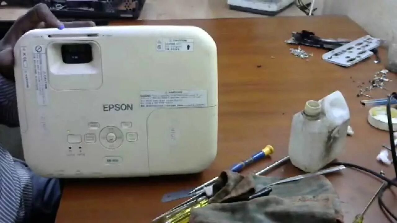Как почистить проектор. Проектор Epson EB-x02. Лампа Epson EB-x02. Epson EB s02 пульт. Проектор Epson 410-WB лампа.