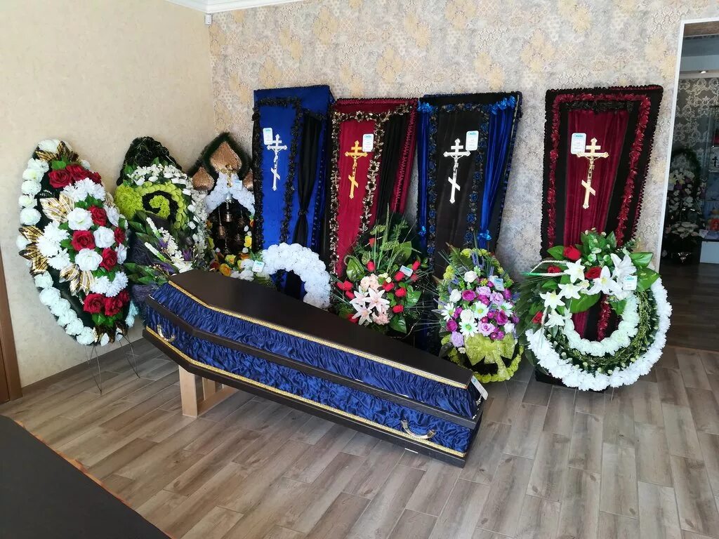 Степана разина 16б тольятти. Тольятти похоронный дом небо самарская область бульвар 50 лет октября. Баныкина 41б тольятти похоронный дом. Погребальный венок. Похоронный дом тольятти.