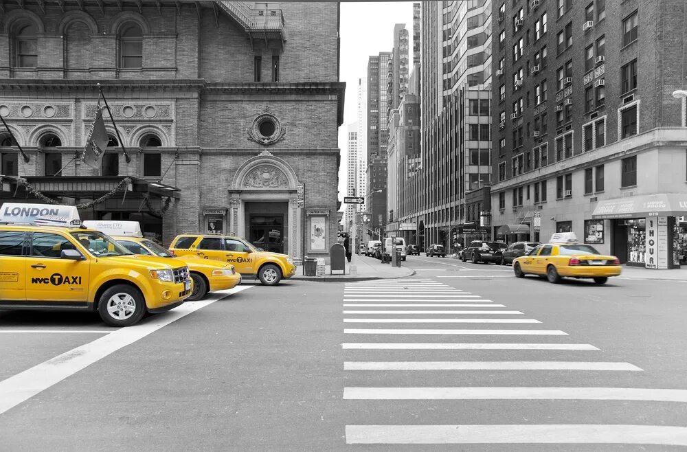 Такси дом отзывы. Желтое такси по городу. Желтое такси в Лондоне. Серо желтый город. Фотообои городское такси.