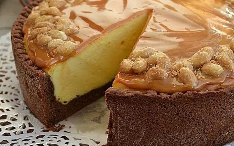 Десерт со сгущенкой выпечка. Торт карамельно ореховый. Слоеное печенье. Торт муравейник пирожное муравейник. Десерт со сгущенкой выпечка.