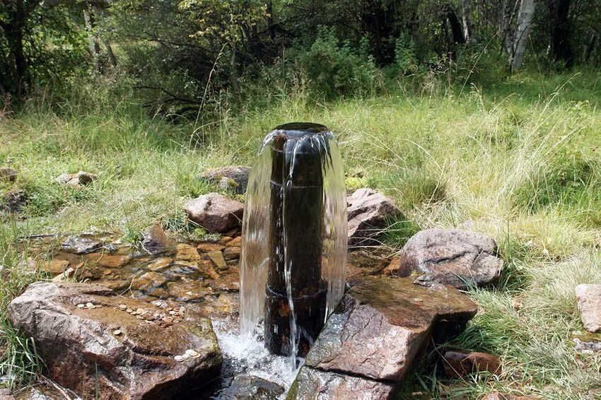 Вода артезианский источник