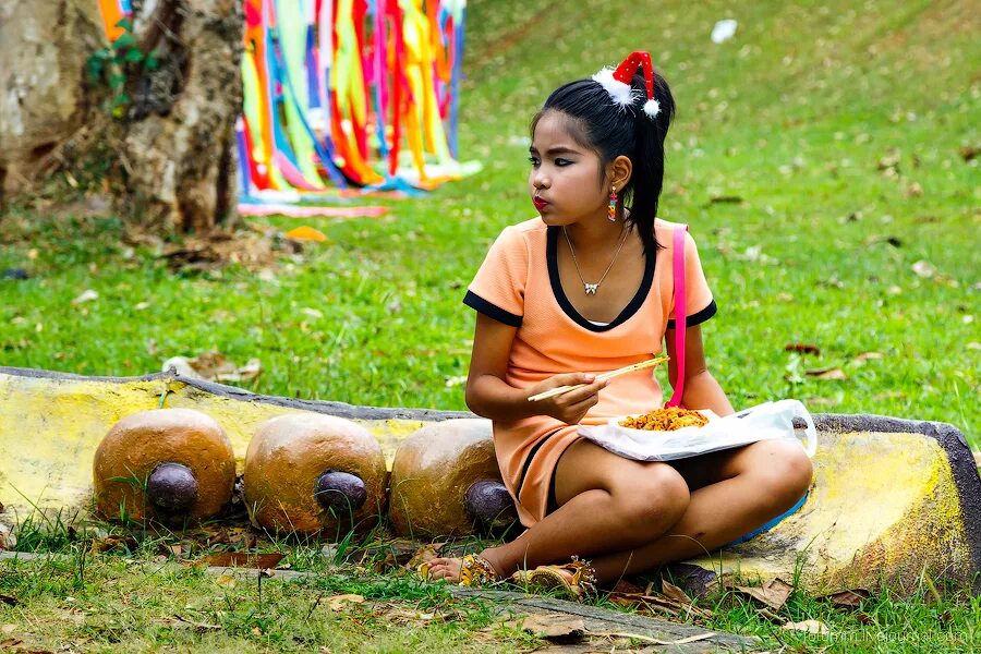 Маленькая тайская девочка. Тайская девочка дети. Жители Тайланда. Несовершеннолетние тайки.