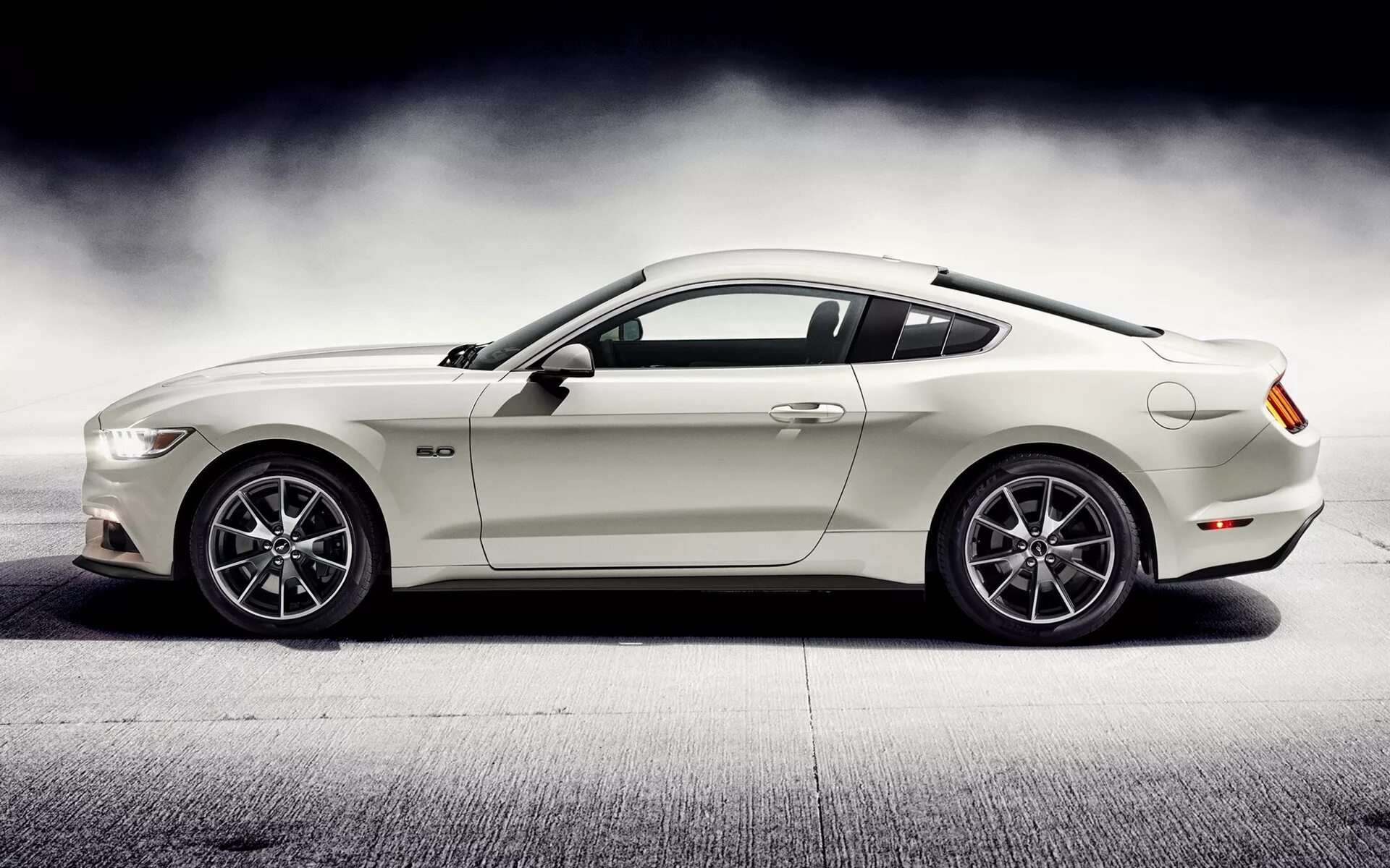 Мустанг 50. Мустанг форд кабриолет 2022 белый. Ford mustang gt 50. Ford mustang 6 рестайлинг. Мустанг форд 50.