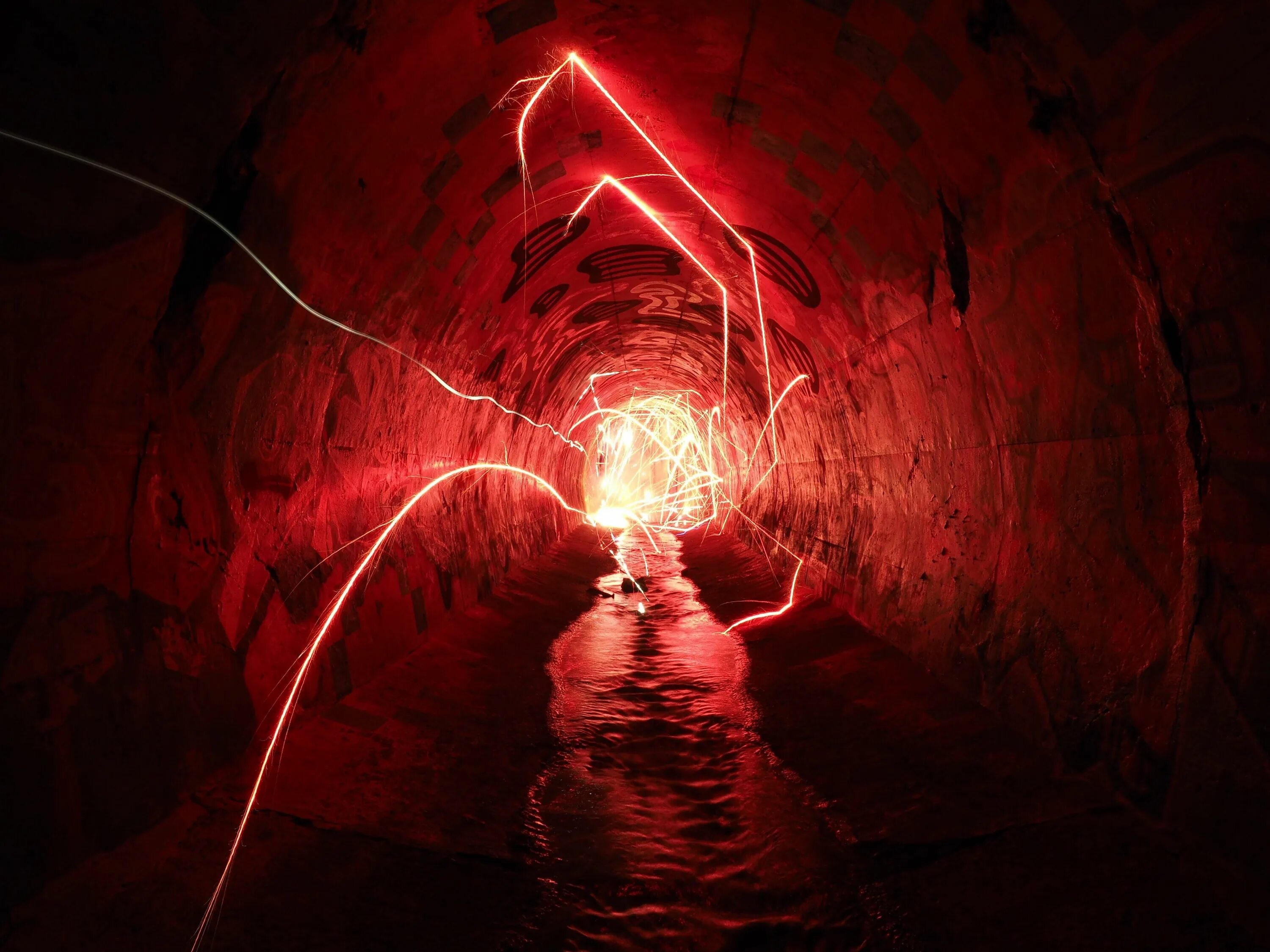 Красный тоннель. Свет в конце тоннеля. Огненный тоннель. Мистический тоннель. Light in the dark 2