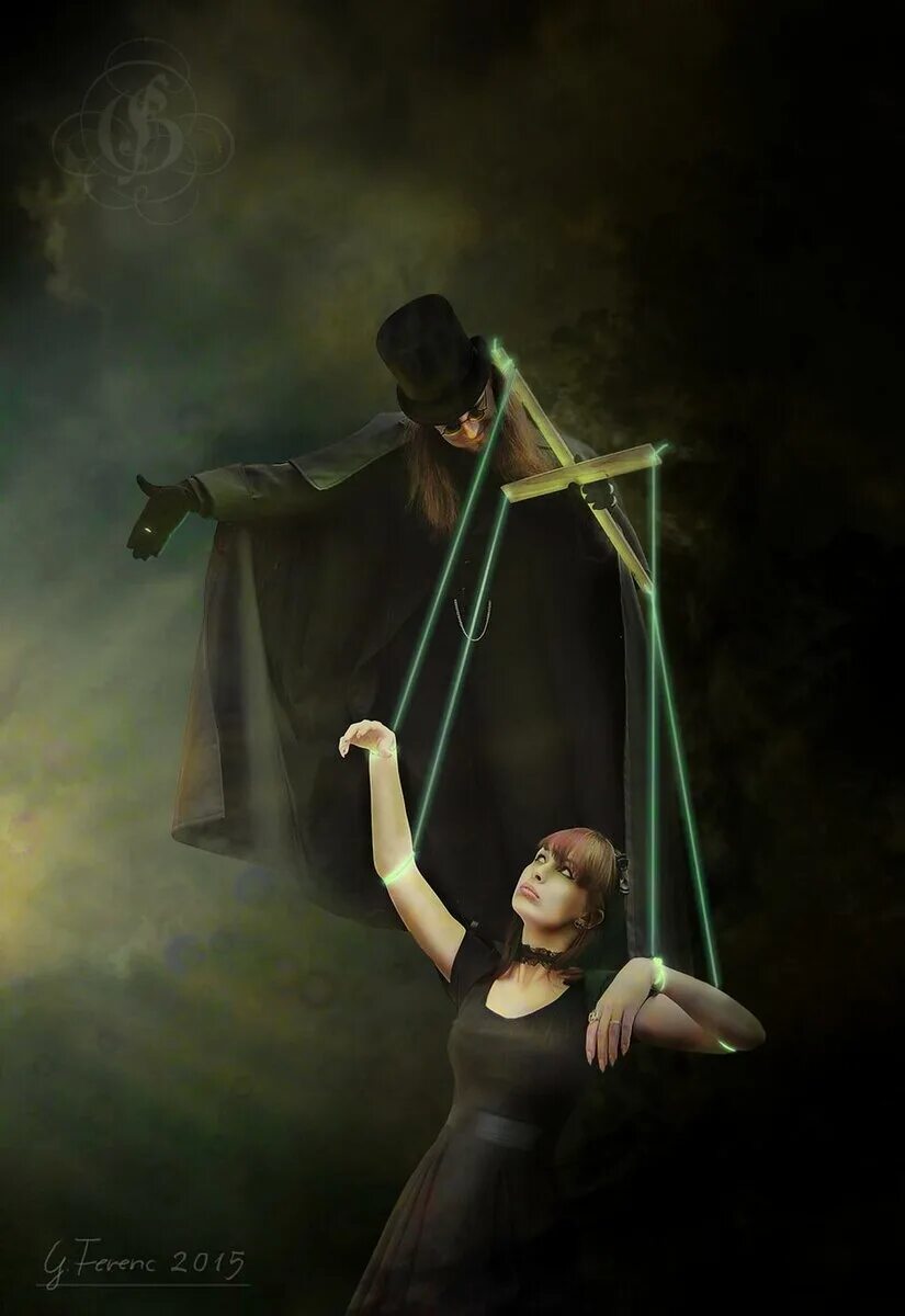 Девушка манипулятор. Женщина кукловод. Кукловод фото. Женщина манипулирует мужчиной. Кукловод жена смотрит.