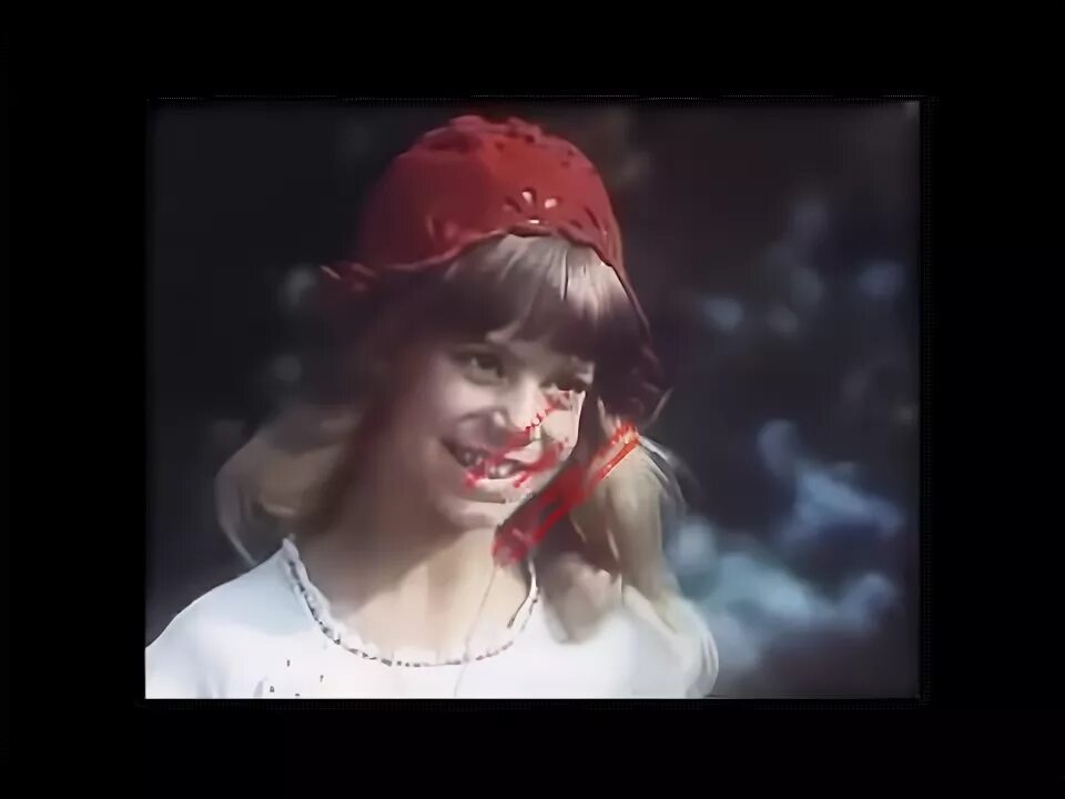 Кто исполняет песню красной шапочки. Красная шапочка актриса. песенка красной шапочки из х/ф &quot;про красную шапочку&quot; (1977). про красную шапочку прячется.