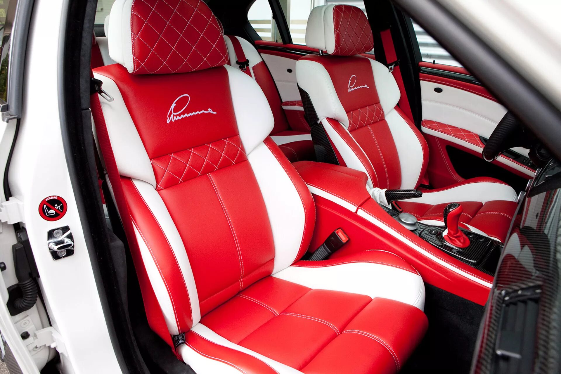 Белый салон в авто. M5 lumma. lumma clr m5. bmw m5. бмв х6 красная с белым салоном.