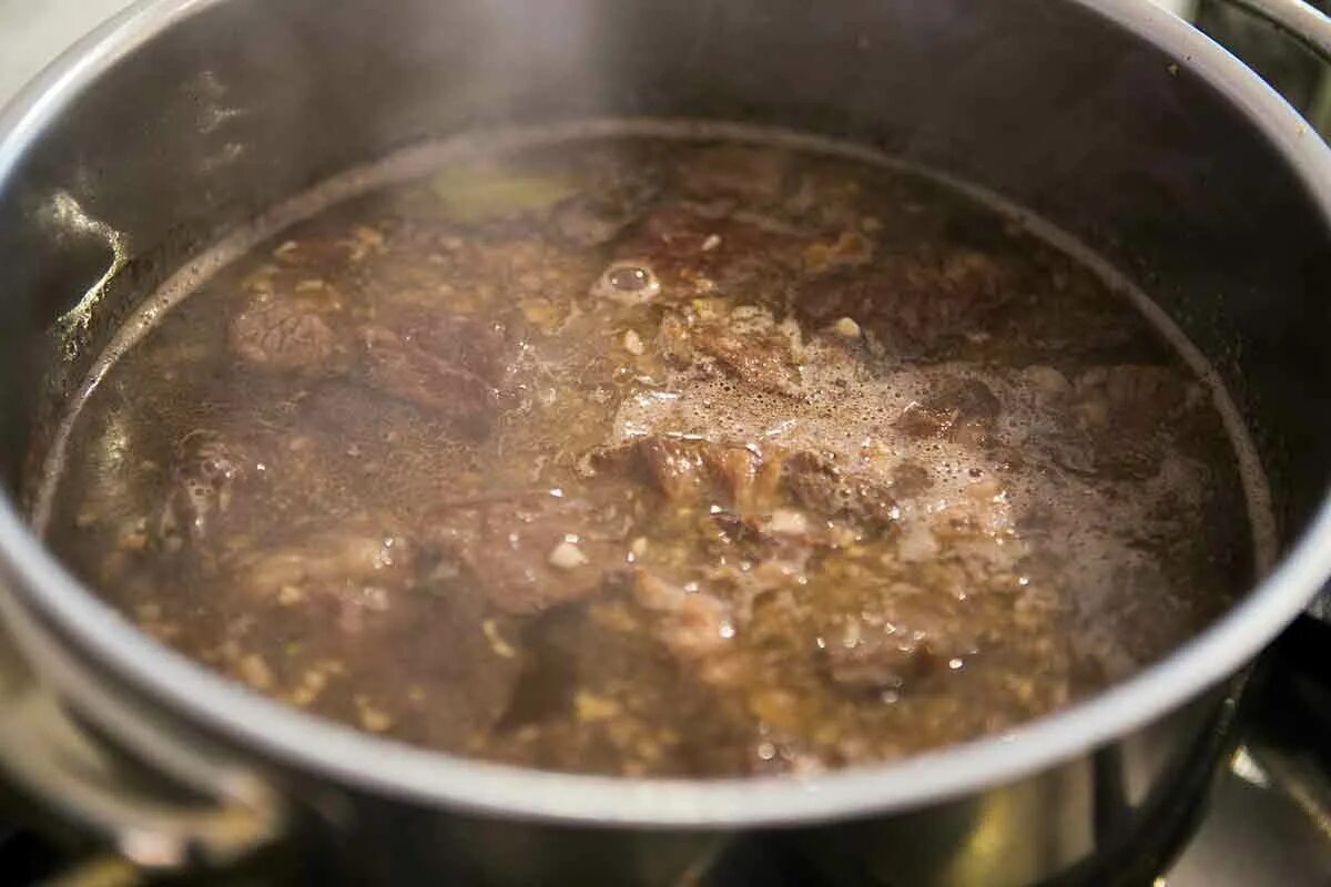 Готовим с мясом в кастрюле. Монгольское сушеное мясо - борц. суп из вяленого мяса. мясо в кастрюле. кастрюля для тушенки.