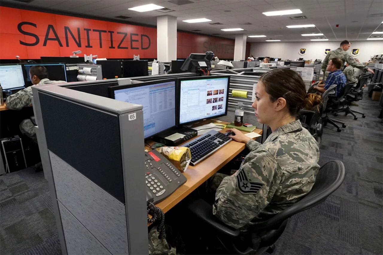 Информационные технологии в армии. Компьютер в армии. Интернет воины. Ипсо ссо всу. Интернет воины.