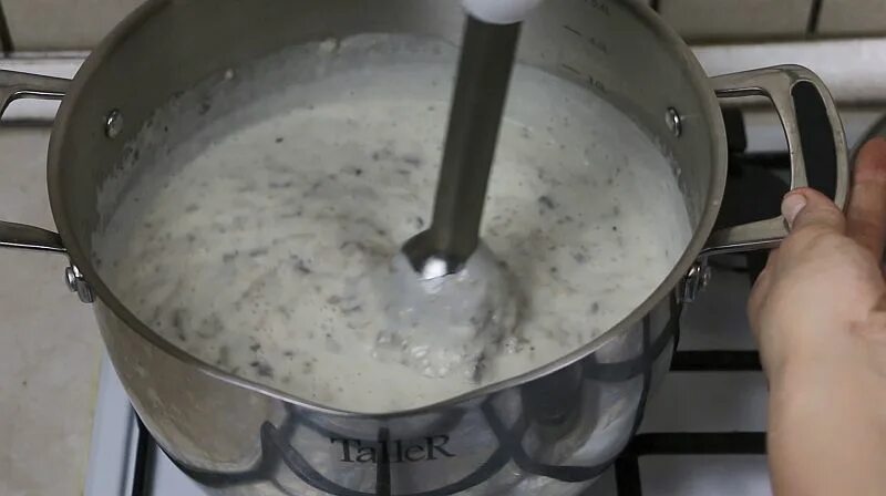 Крышка для слива макарон. Что такое закипетить тачку. Вода для приготовления пищи. Держатель крышек кастрюль. Силиконовый держатель для крышки кастрюли.