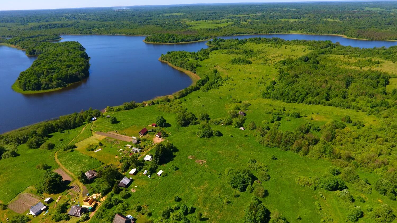 на плато финнис спрингс. каупанг город викингов. км к западу от. 2 катера идут по реке в противоположном направлении. км к западу от.